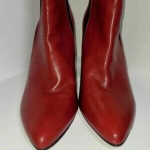 NWOB  VINCE CAMUTO Britsy Red Leather Heeled Ankle Boot Sz 9M